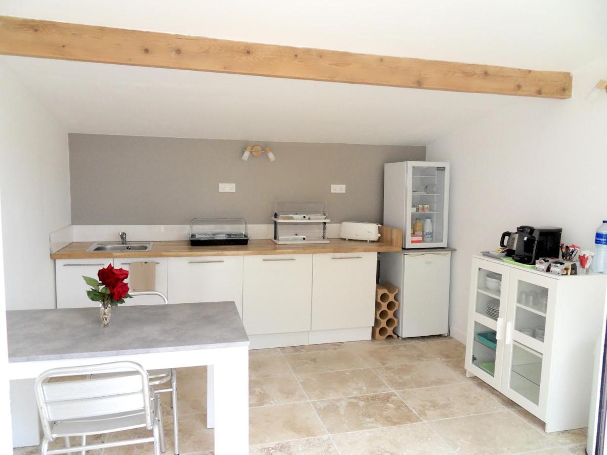 Lou Meinado Saint-Martin-de-Crau Extérieur photo