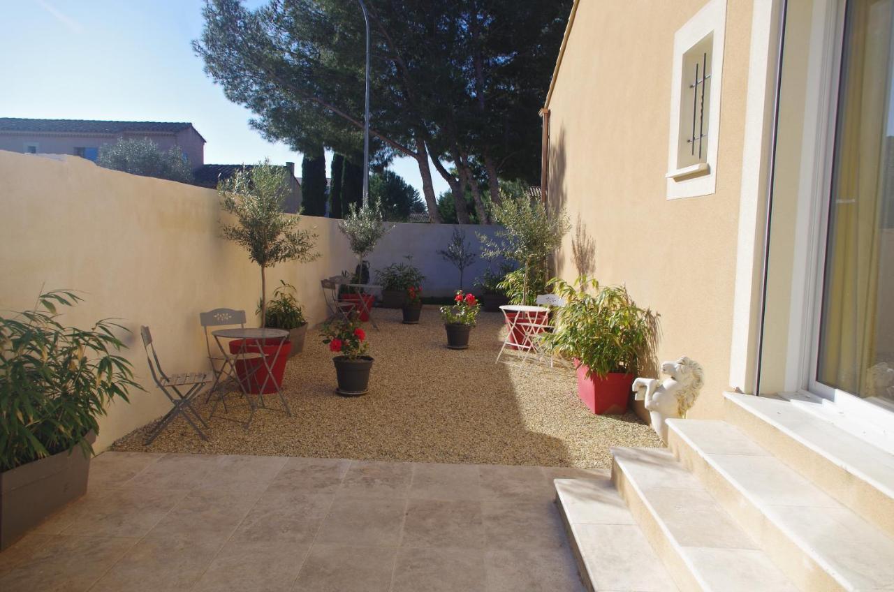 Lou Meinado Saint-Martin-de-Crau Extérieur photo